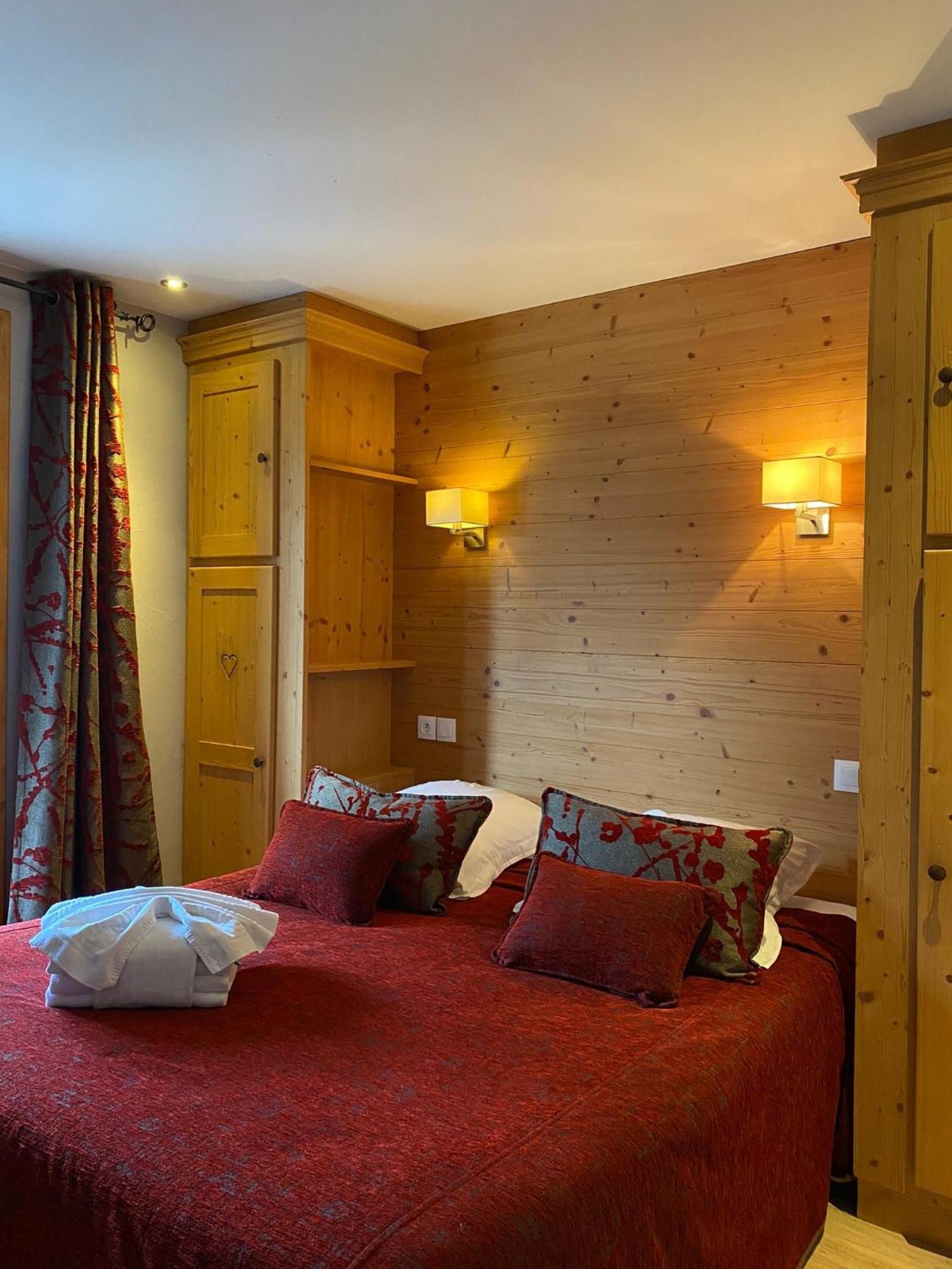 Hotel Et Appart'Hotel De L'Hermitage Thones Luaran gambar