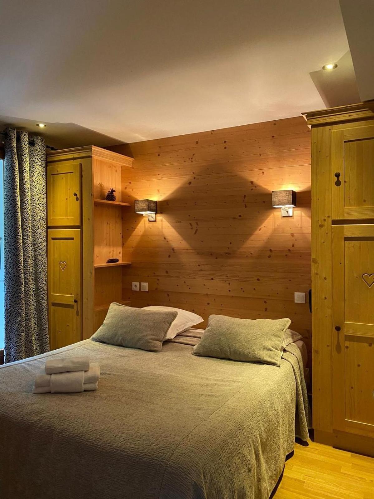 Hotel Et Appart'Hotel De L'Hermitage Thones Luaran gambar