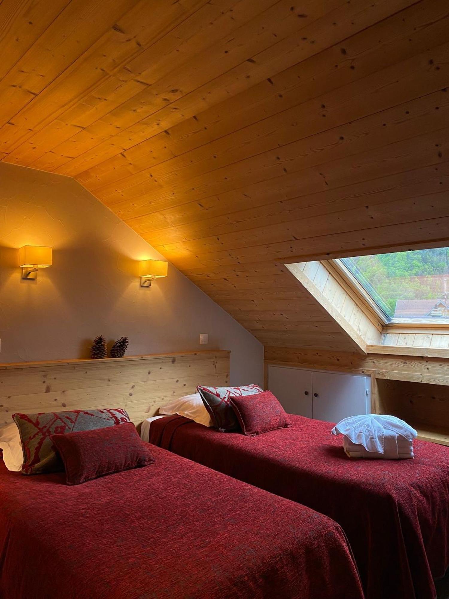 Hotel Et Appart'Hotel De L'Hermitage Thones Luaran gambar