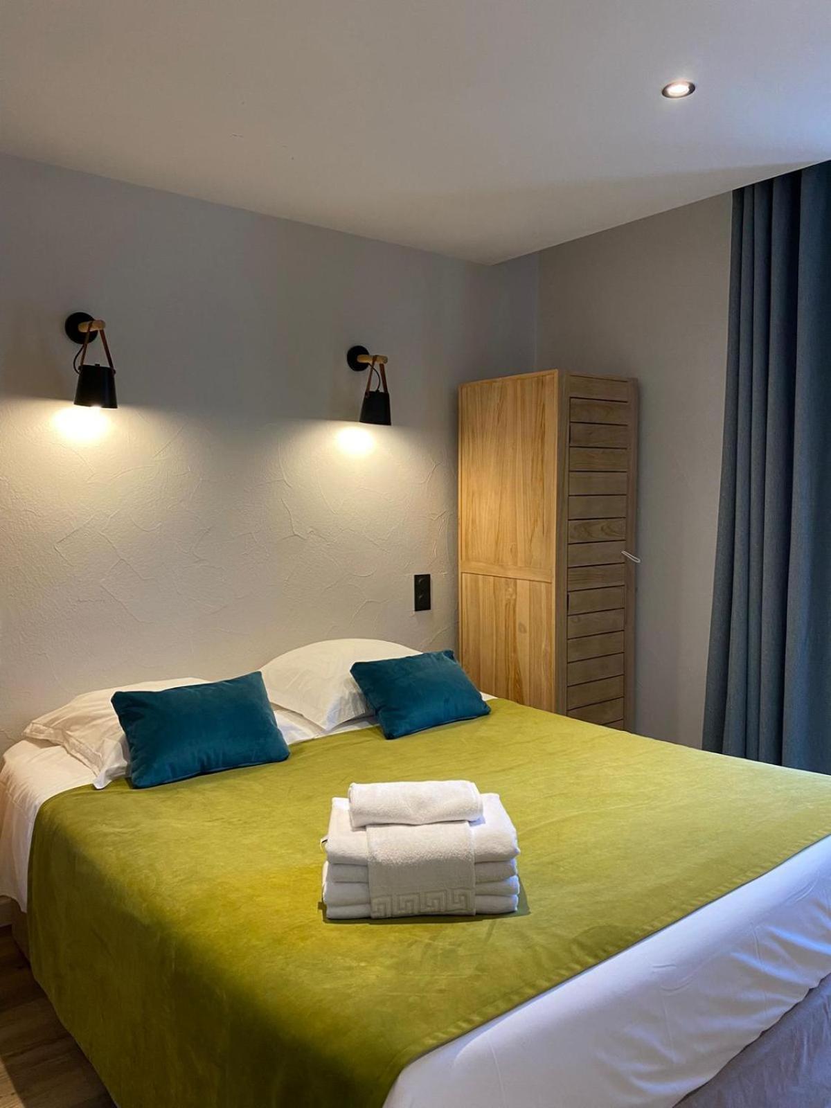 Hotel Et Appart'Hotel De L'Hermitage Thones Luaran gambar