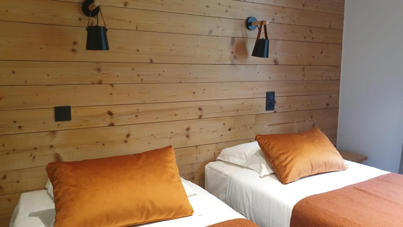 Hotel Et Appart'Hotel De L'Hermitage Thones Luaran gambar