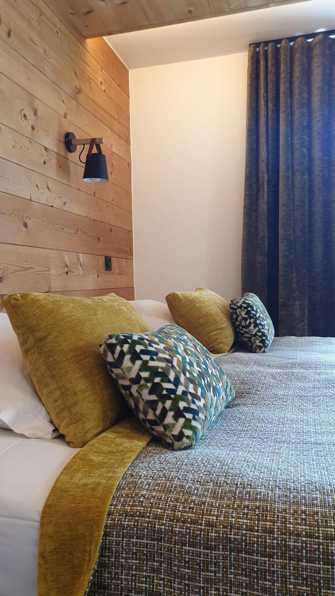 Hotel Et Appart'Hotel De L'Hermitage Thones Luaran gambar